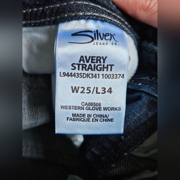 Silver Avery straight leg jeans size 25x34 - Picture 2 of 3